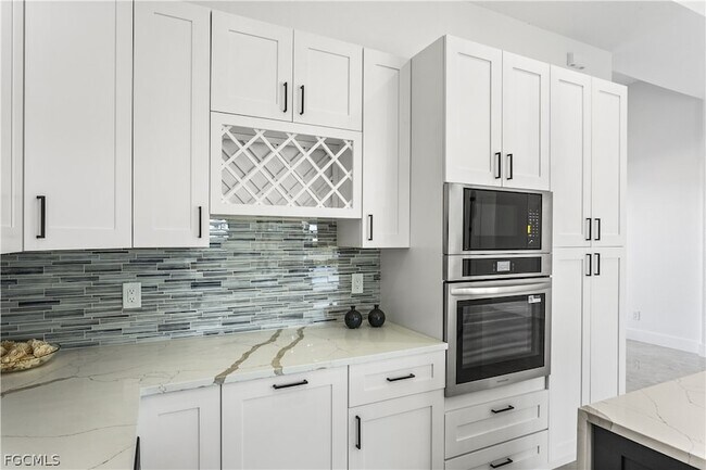 Building Photo - 3318 NE 13th Pl