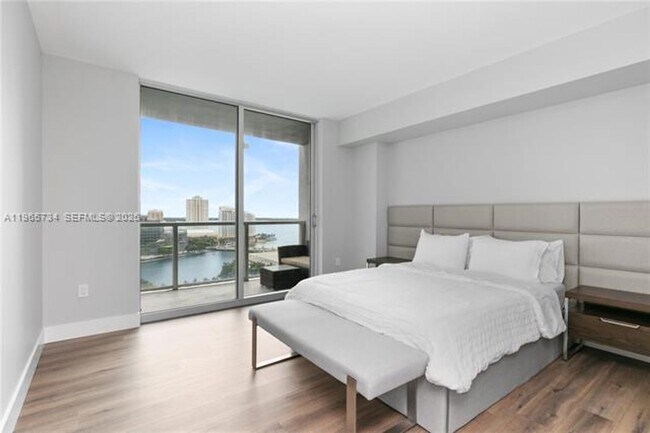 Building Photo - 500 Brickell Ave