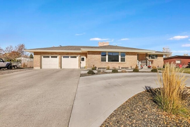 Building Photo - 216 Diana Dr