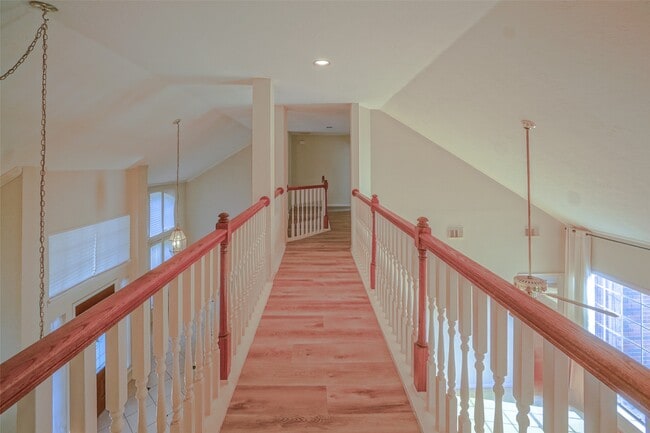 Building Photo - 5602 Whisper Ridge Dr