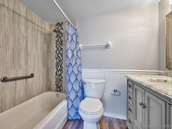 Building Photo - 12021 W Greenway Dr