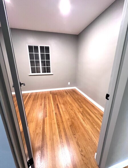 Building Photo - 3547 E Green St