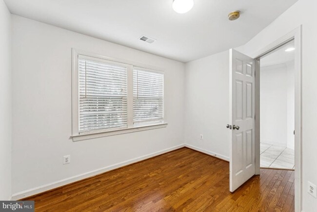 Building Photo - 8915 Amelung St