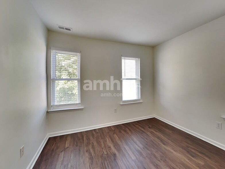 Building Photo - 4401 Cobble Creek Ln