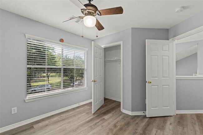 Building Photo - 4427 Village View Dr