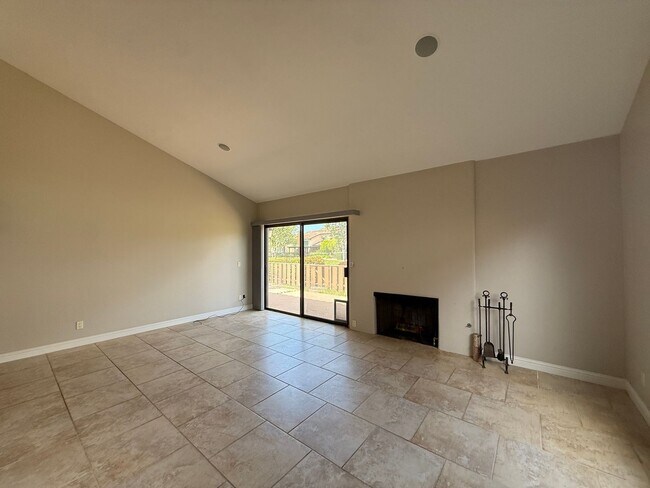 Building Photo - Beautiful Single Story Foxenwood Townhome in Orcutt with Easy Access to VSFB