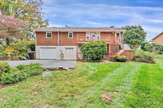 Building Photo - 6734 McKinney St