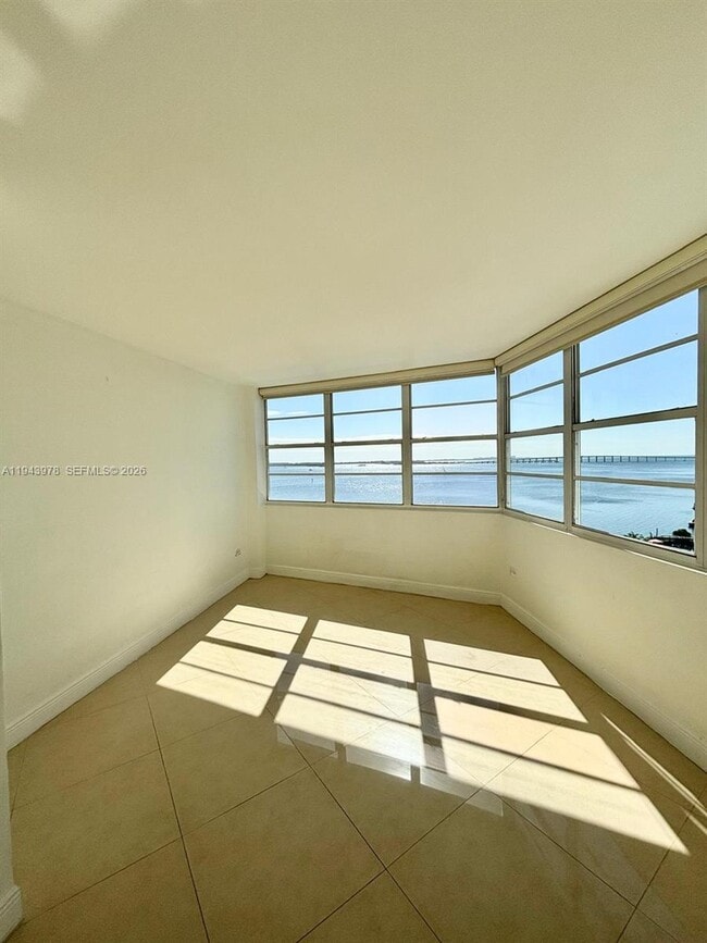 Building Photo - 801 Brickell Bay Dr