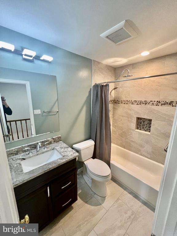 Building Photo - 11570 Hill Meade Ln