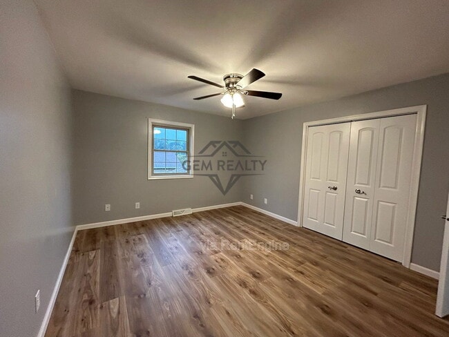 Building Photo - 100 Kendallwood Dr