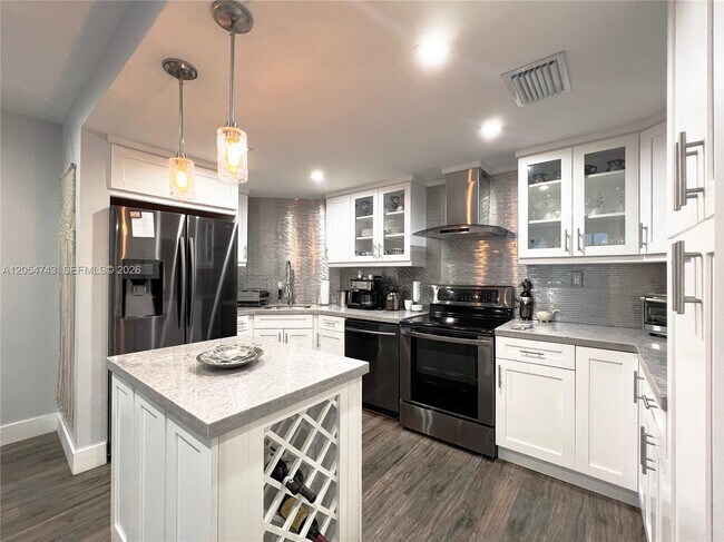 Building Photo - 1408 Brickell Bay Dr