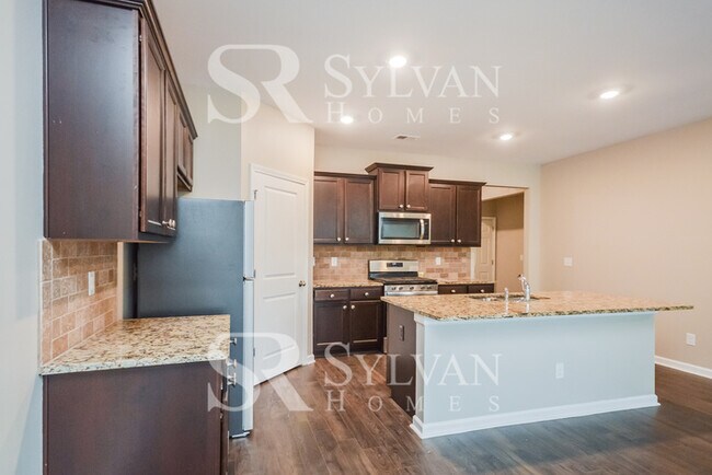 Building Photo - Don't miss out on this lovely 4BR 2BA home