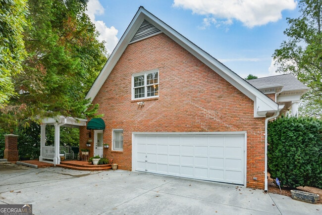 Building Photo - 1640 Lazy River Ln
