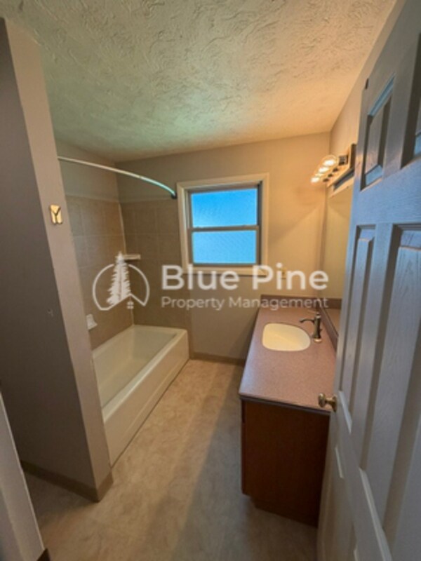 Building Photo - 648 Buckboard Ln