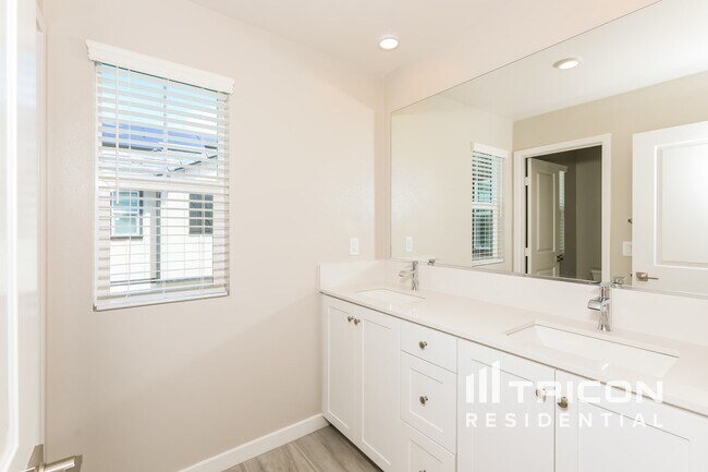 Building Photo - 31696 Willowood Way