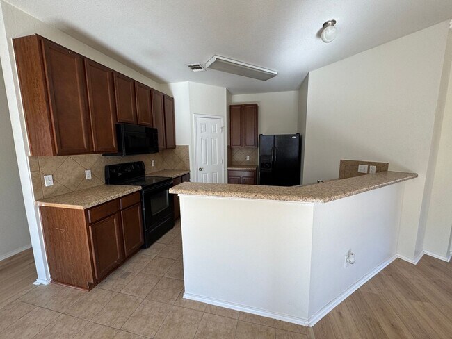 Building Photo - 4-Bedroom House for Rent in Killeen *Save $100/Month!*