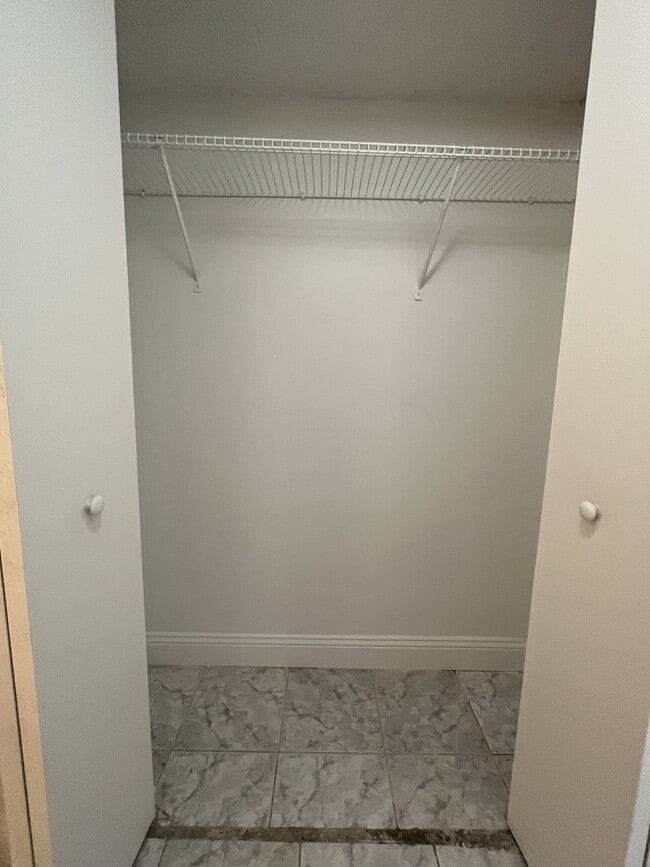 Building Photo - 842 NE 209th St