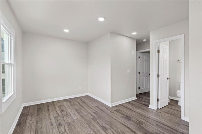 Building Photo - 94 Crumley St SE