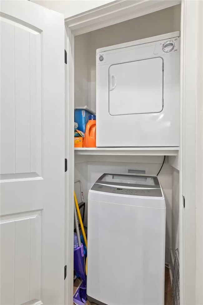 Building Photo - 93 S W Ave