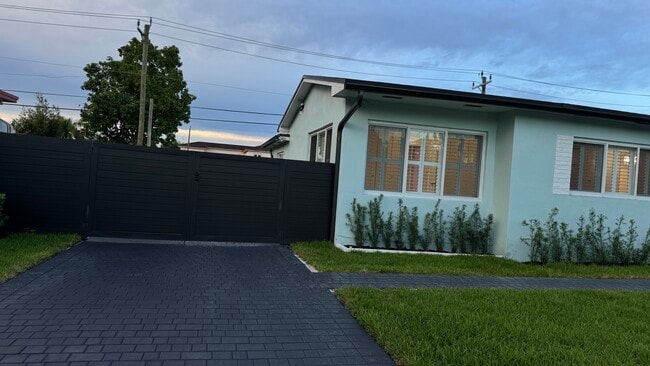 Building Photo - 8366 SW 37th St