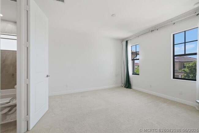 Building Photo - 11760 Bayview Cir