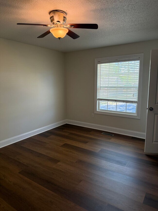 Building Photo - East Brainerd