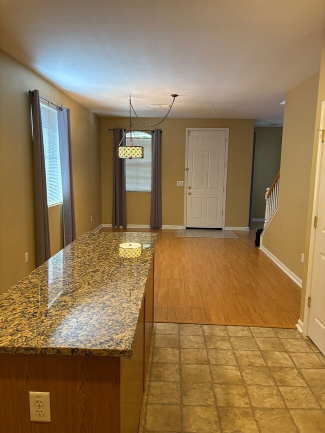 Building Photo - 2799 Crested St