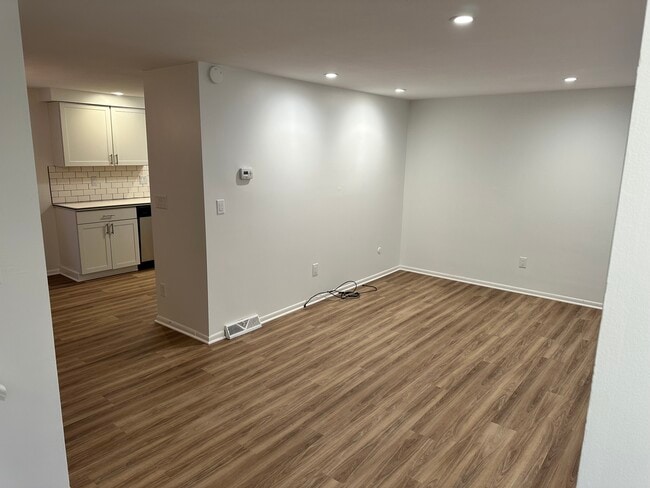 Building Photo - 4746 Stonehurst Rd