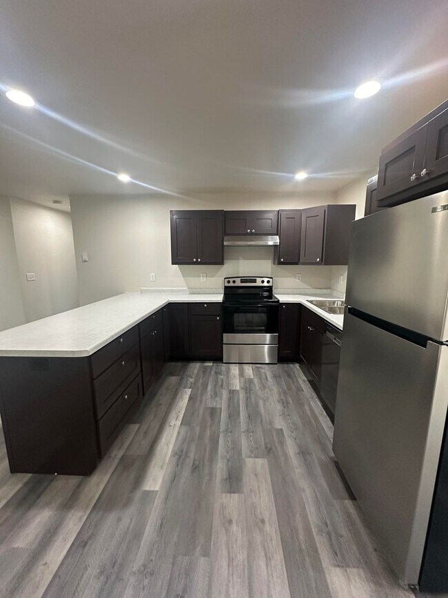 Building Photo - 3 Bedroom Duplex