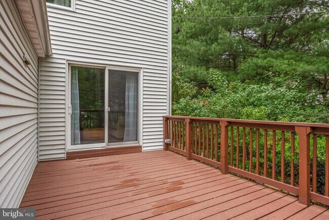 Building Photo - 405 Holly Glen Dr