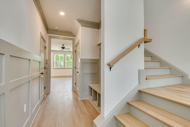Building Photo - 2021 Warbler Dr
