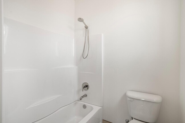 Building Photo - 1008 Manen St