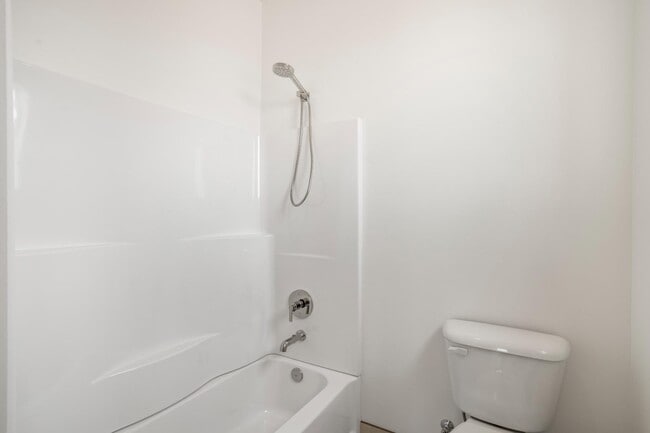 Building Photo - 978 Manen St