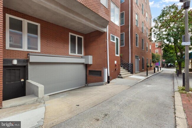 Building Photo - 1119 Pine St