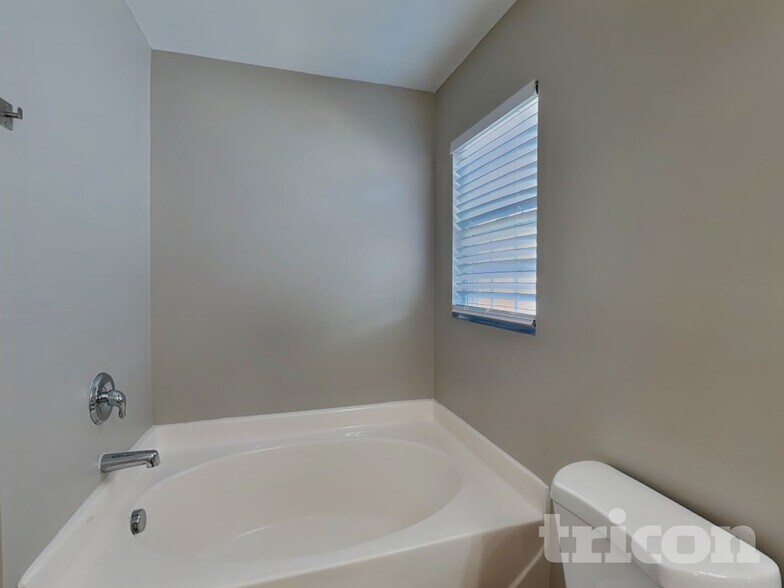 Building Photo - 3755 Burtons Barn St