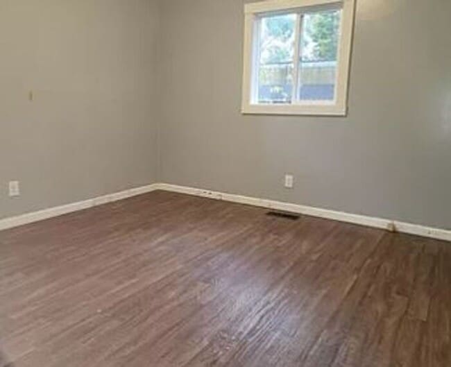 Building Photo - 3 Bedroom 1 Bath Home on the North Side