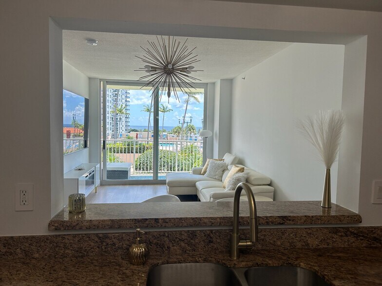 Building Photo - 3020 NE 32nd Ave