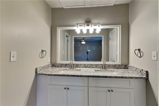 Building Photo - 2021 Kramer Way