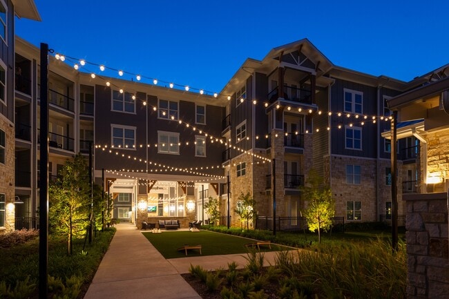 Building Photo - Lakeside Row Apartments