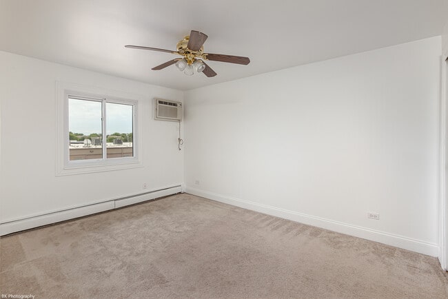 Building Photo - 15834 Orlan Brook Dr