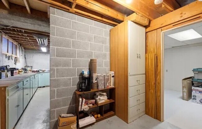 Building Photo - Spacious 4-Bedroom Home with Solar Panels in Richland