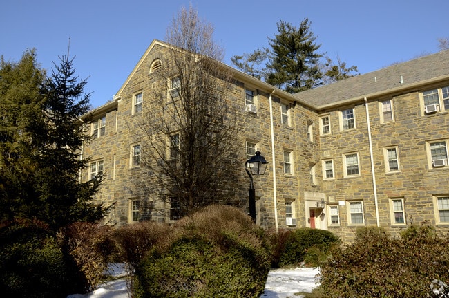 Primary Photo - St. George's Apartments