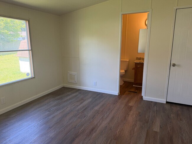 Building Photo - 2865 Winchester Ave