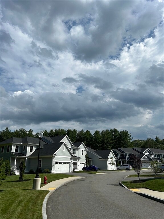 Building Photo - 6 Lily Pond Ln