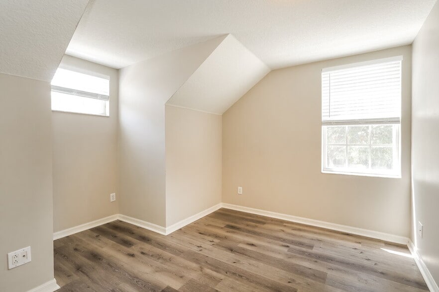 Building Photo - 8613 Hawbuck St