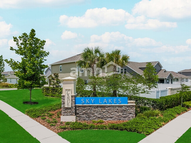 Building Photo - 1028 Sky Lks Dr