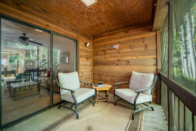 Building Photo - 49 Lake Dr