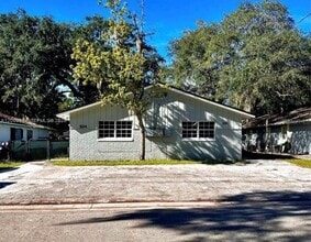 Building Photo - 504 N Rosland Dr