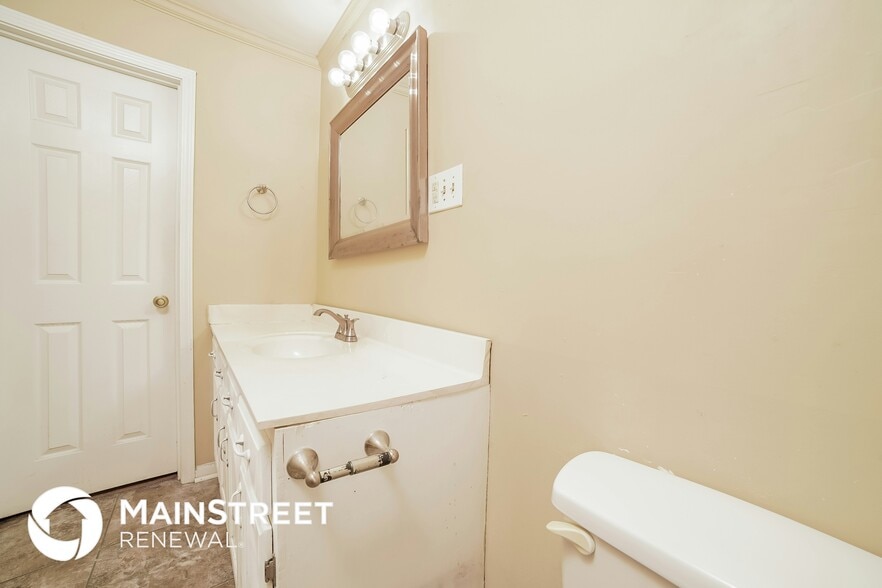 Building Photo - 6685 Blackthorn Dr