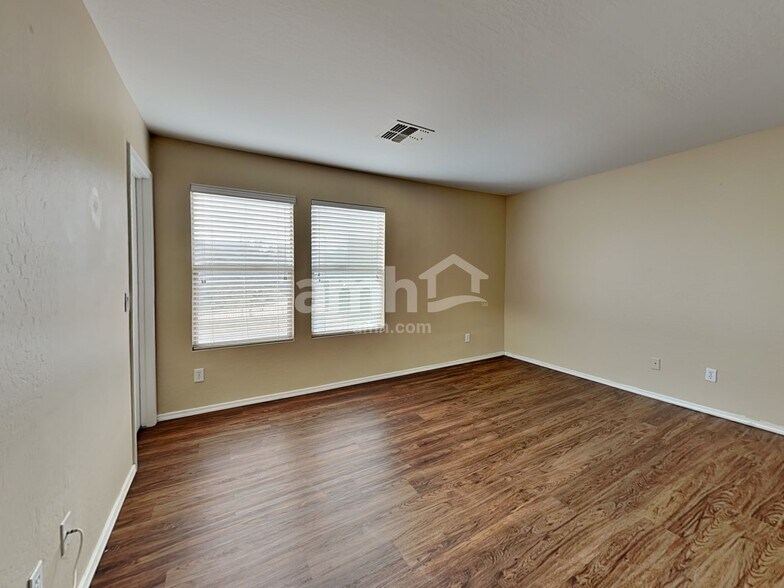 Building Photo - 3131 W Alta Vista Rd